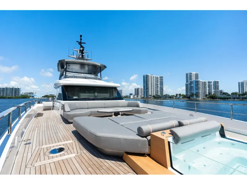Slide: The Image of Azimut GRANDE 36M 2026 - 39