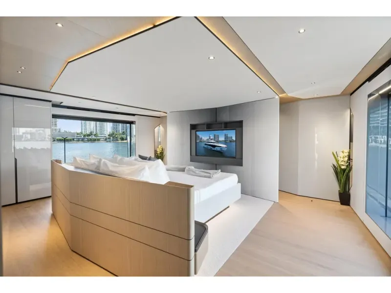 Slide: The Image of Azimut GRANDE 36M 2026 - 97