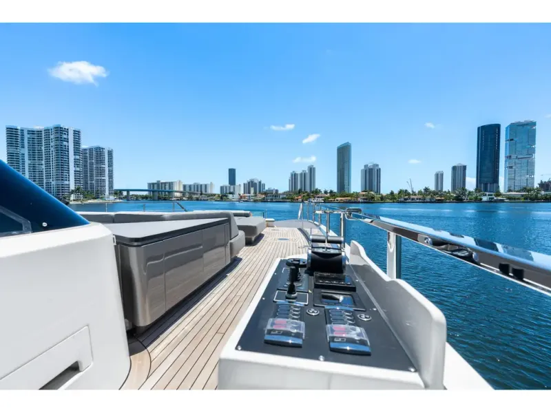 Slide: The Image of Azimut GRANDE 36M 2026 - 44