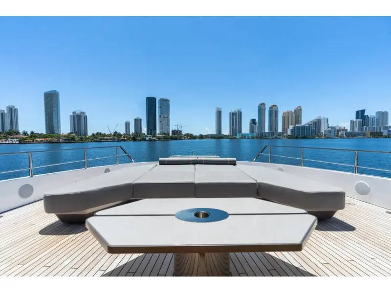 Slide: The Image of Azimut GRANDE 36M 2026 - 41