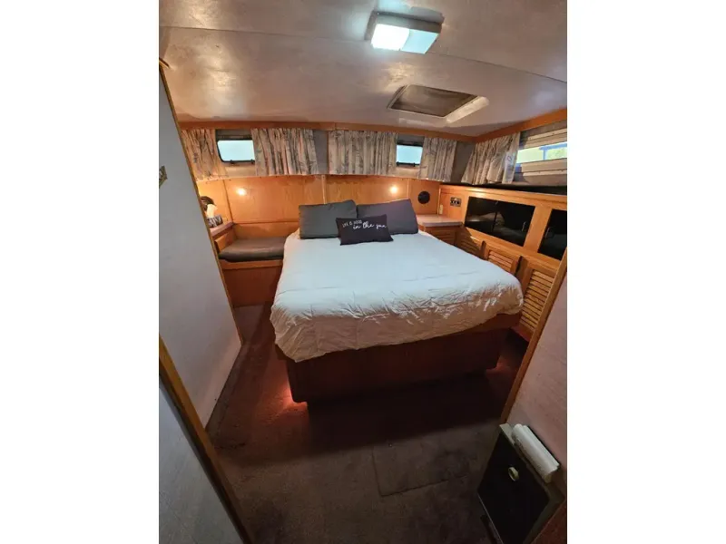 Slide: The Image of Silverton Marine 40 Aft Cabin 1988 - 4