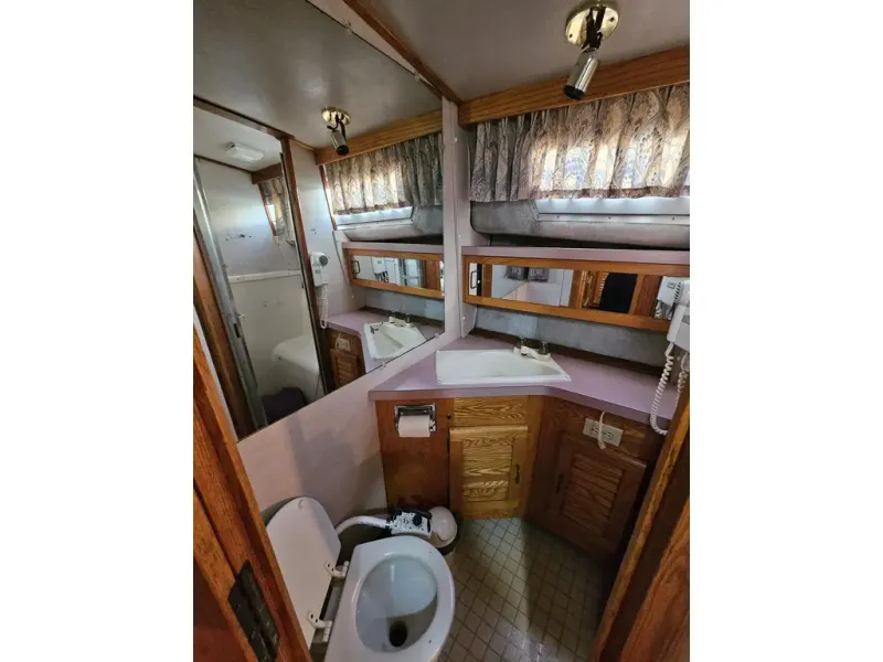 Slide: The Image of Silverton Marine 40 Aft Cabin 1988 - 5
