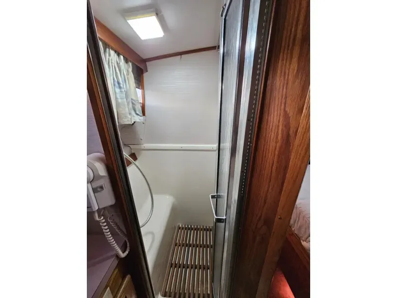 Slide: The Image of Silverton Marine 40 Aft Cabin 1988 - 6