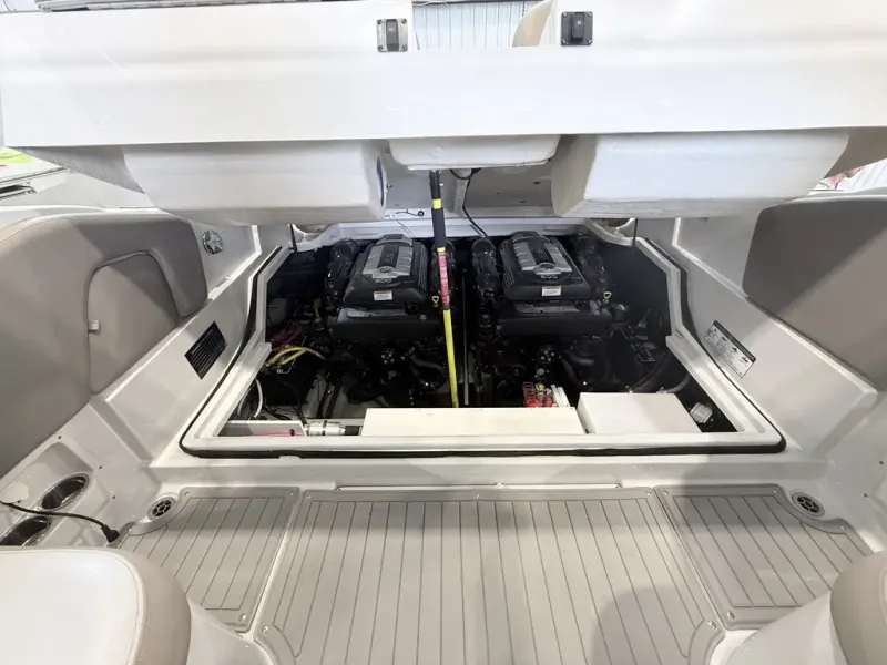 Slide: The Image of Crownline Boats E30 2018 - 21