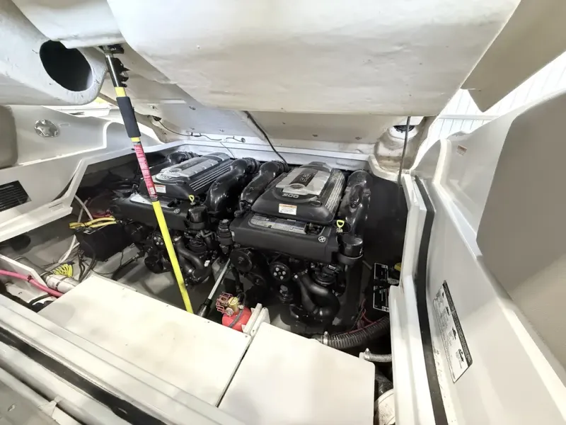 Slide: The Image of Crownline Boats E30 2018 - 24