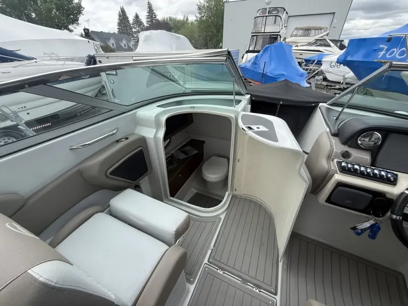 Slide: The Image of Crownline Boats E30 2018 - 8