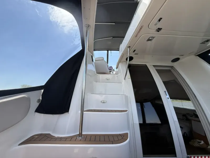 Slide: The Image of Regal 3780 Commodore Fly 2001 - 24