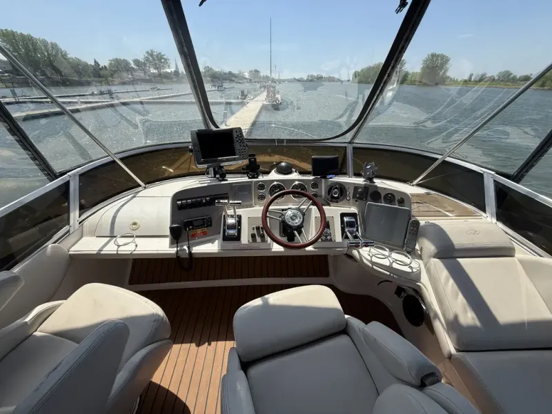 Slide: The Image of Regal 3780 Commodore Fly 2001 - 25