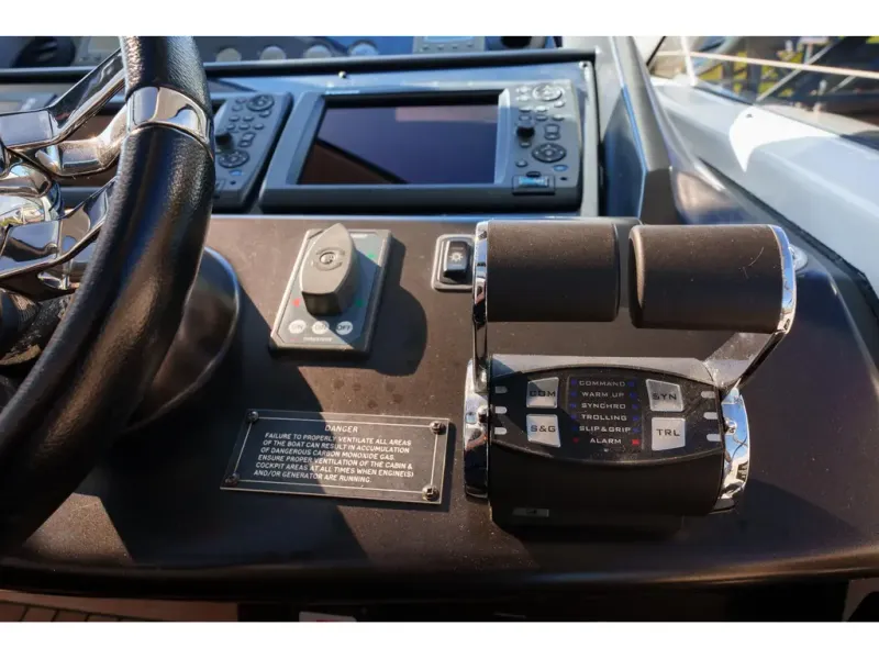 Slide: The Image of Sunseeker PREDATOR 60 2011 - 19