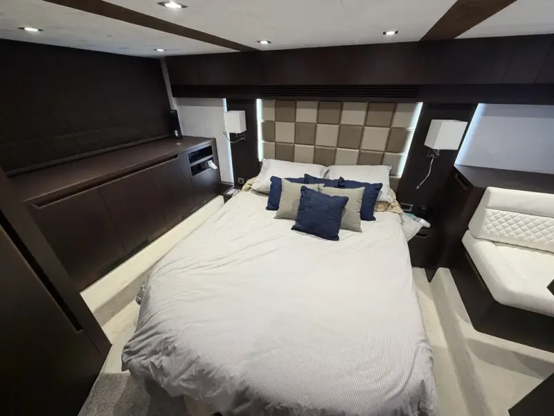 Slide: The Image of Galeon 500 FLY 2019 - 10