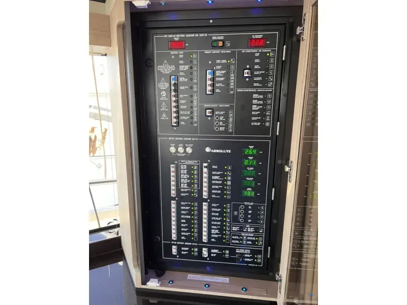 Slide: The Image of Absolute NAVETTA 52 2022 - 30
