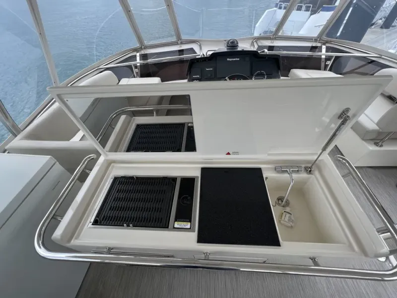 Slide: The Image of Aquila 44 YACHT 2018 - 10