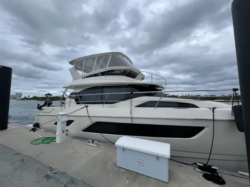 Slide: The Image of Aquila 44 YACHT 2018 - 2