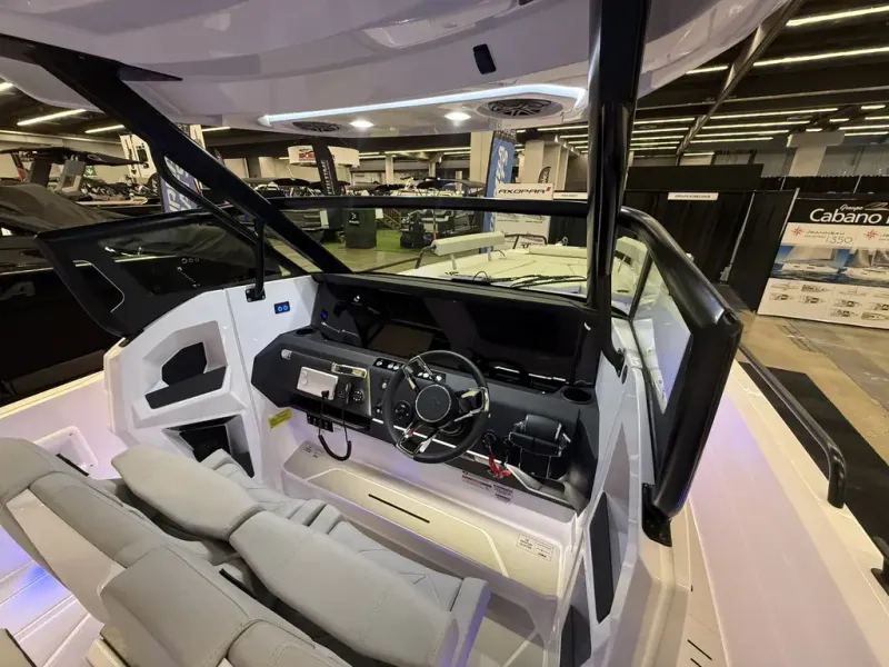 Slide: The Image of Axopar 29 SUN TOP 2026 - 12