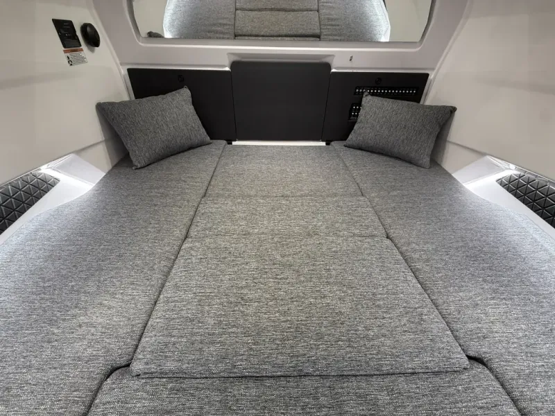 Slide: The Image of Axopar 29 SUN TOP 2026 - 15