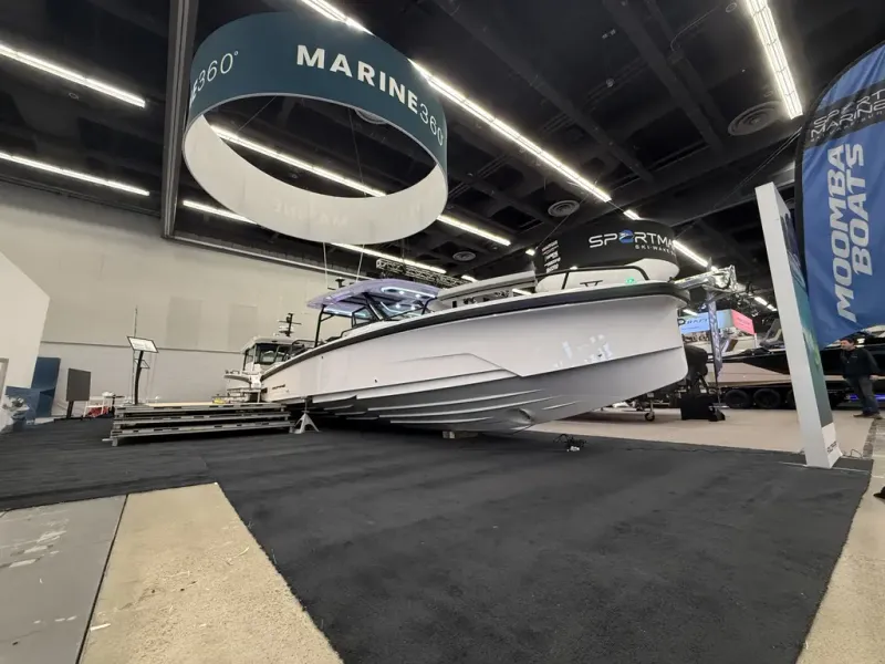 Slide: The Image of Axopar 29 SUN TOP 2026 - 2