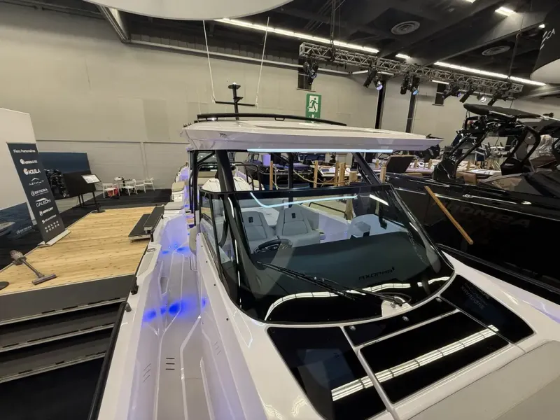 Slide: The Image of Axopar 29 SUN TOP 2026 - 22