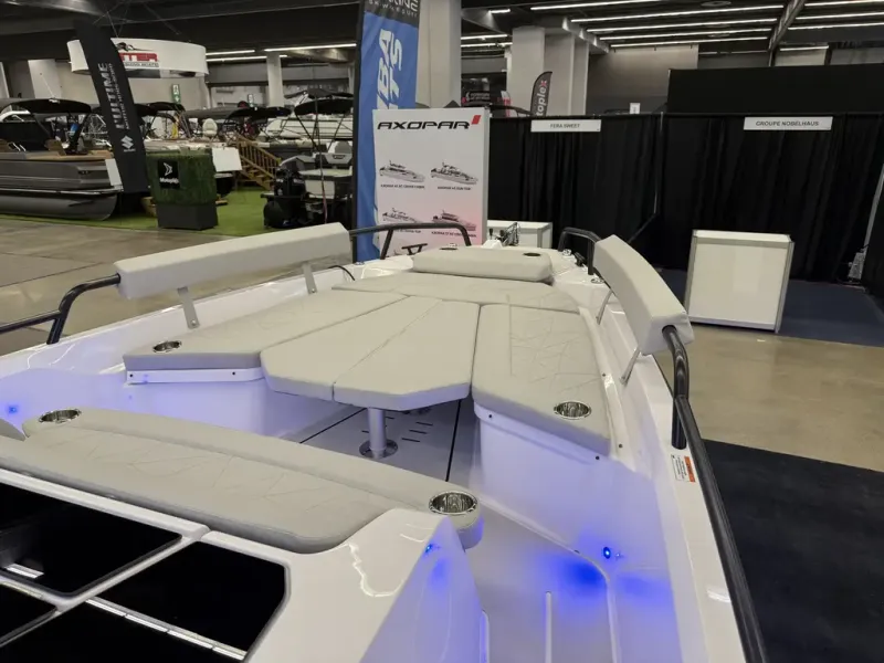 Slide: The Image of Axopar 29 SUN TOP 2026 - 23