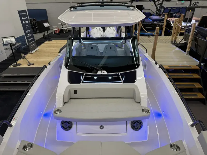 Slide: The Image of Axopar 29 SUN TOP 2026 - 26