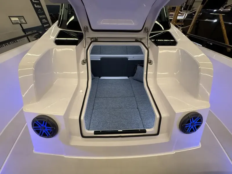 Slide: The Image of Axopar 29 SUN TOP 2026 - 27