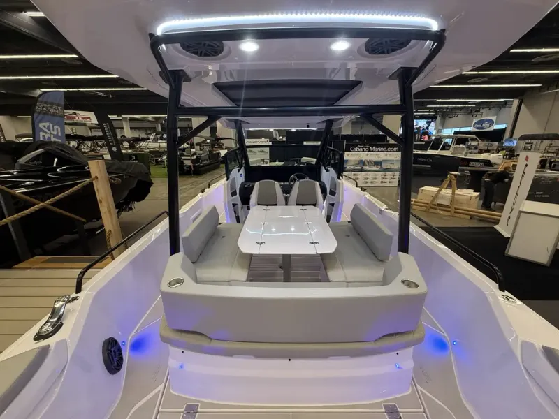 Slide: The Image of Axopar 29 SUN TOP 2026 - 4