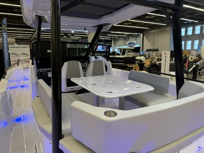 Slide: The Image of Axopar 29 SUN TOP 2026 - 5