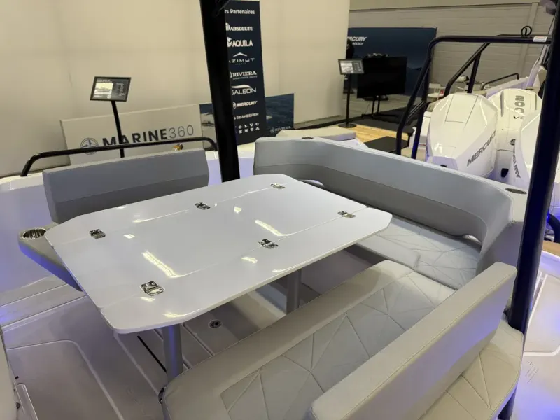 Slide: The Image of Axopar 29 SUN TOP 2026 - 6