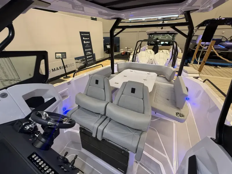 Slide: The Image of Axopar 29 SUN TOP 2026 - 8