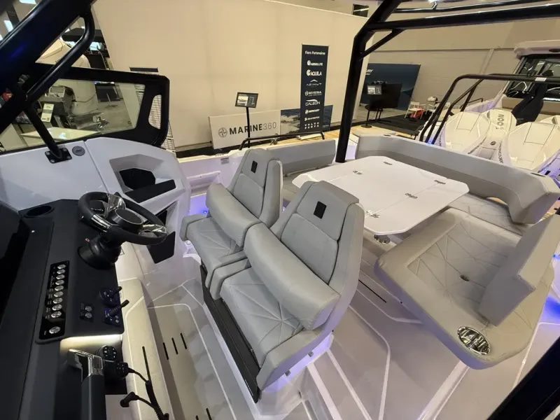 Slide: The Image of Axopar 29 SUN TOP 2026 - 9