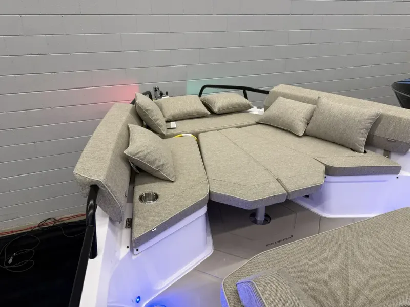 Slide: The Image of Axopar 29 XC CROSS CABIN 2026 - 15