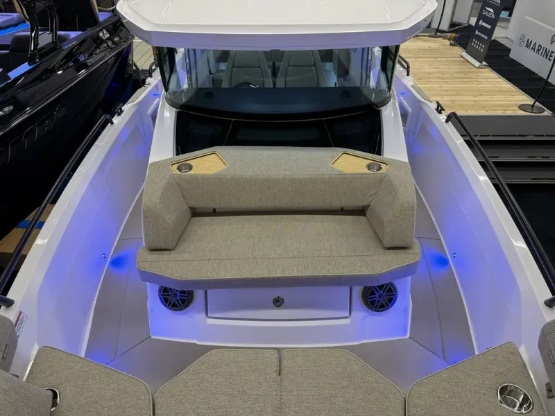 Slide: The Image of Axopar 29 XC CROSS CABIN 2026 - 16