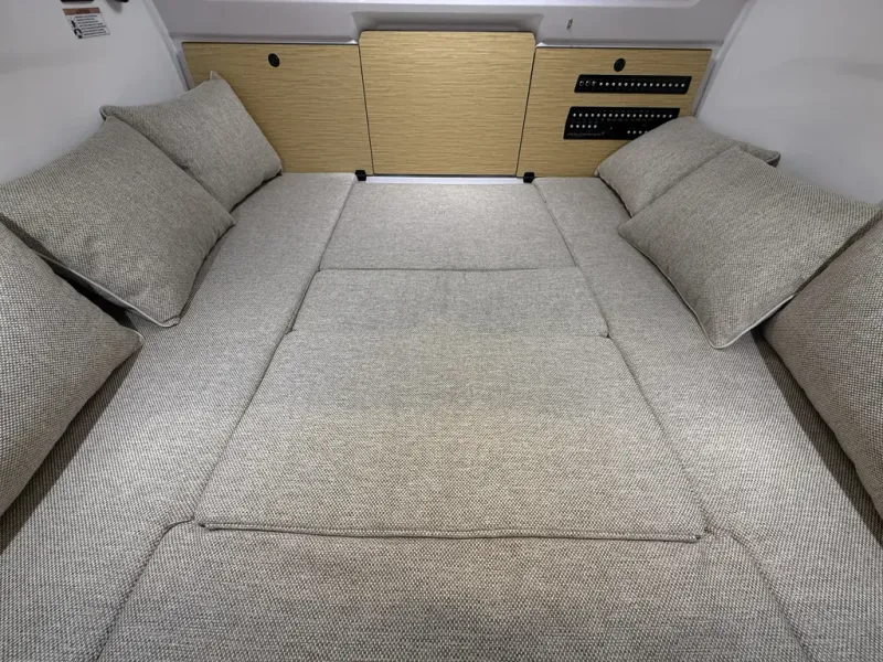 Slide: The Image of Axopar 29 XC CROSS CABIN 2026 - 18