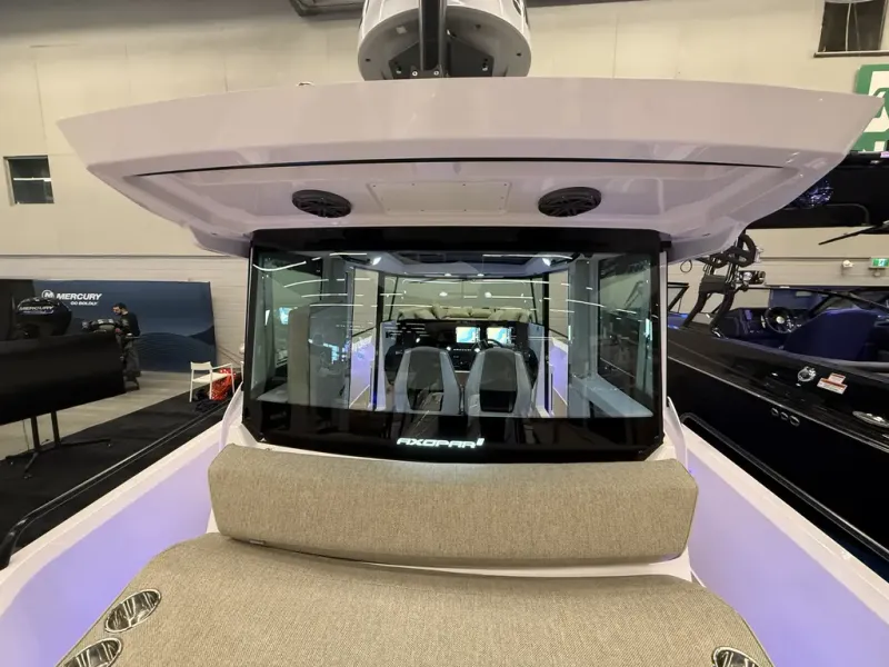 Slide: The Image of Axopar 29 XC CROSS CABIN 2026 - 22