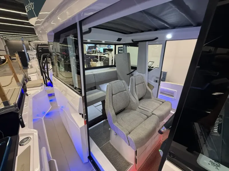 Slide: The Image of Axopar 29 XC CROSS CABIN 2026 - 4