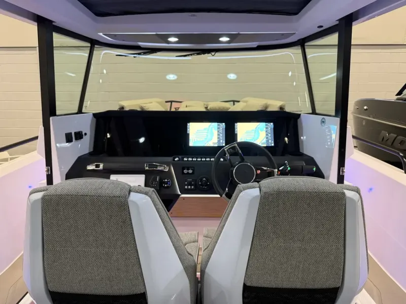 Slide: The Image of Axopar 29 XC CROSS CABIN 2026 - 6