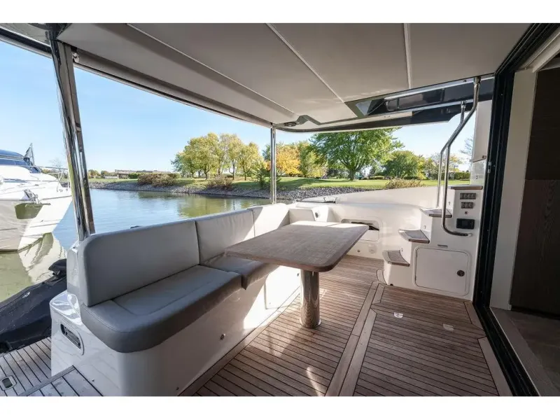 Slide: The Image of Absolute NAVETTA 52 2022 - 10