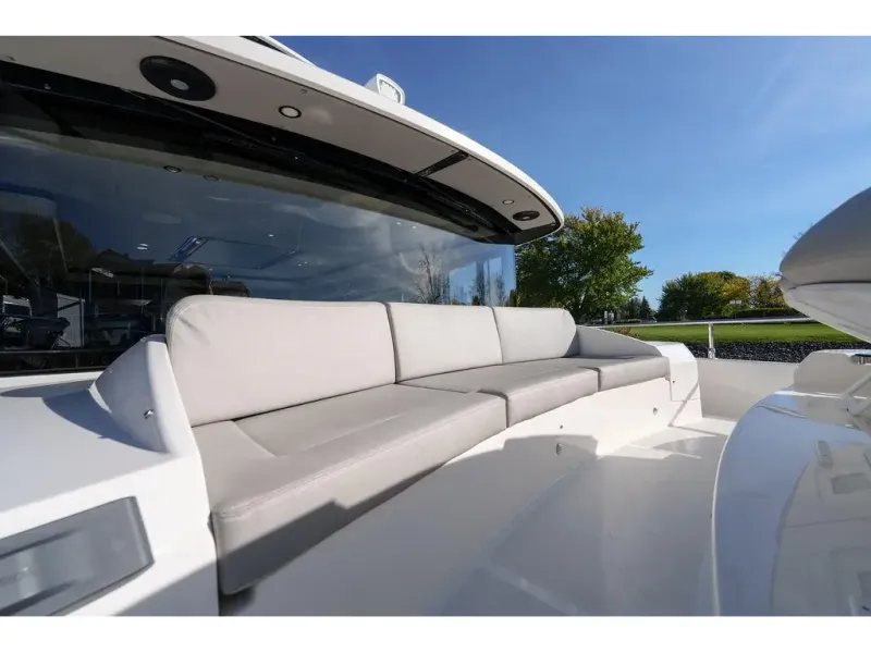 Slide: The Image of Absolute NAVETTA 52 2022 - 50