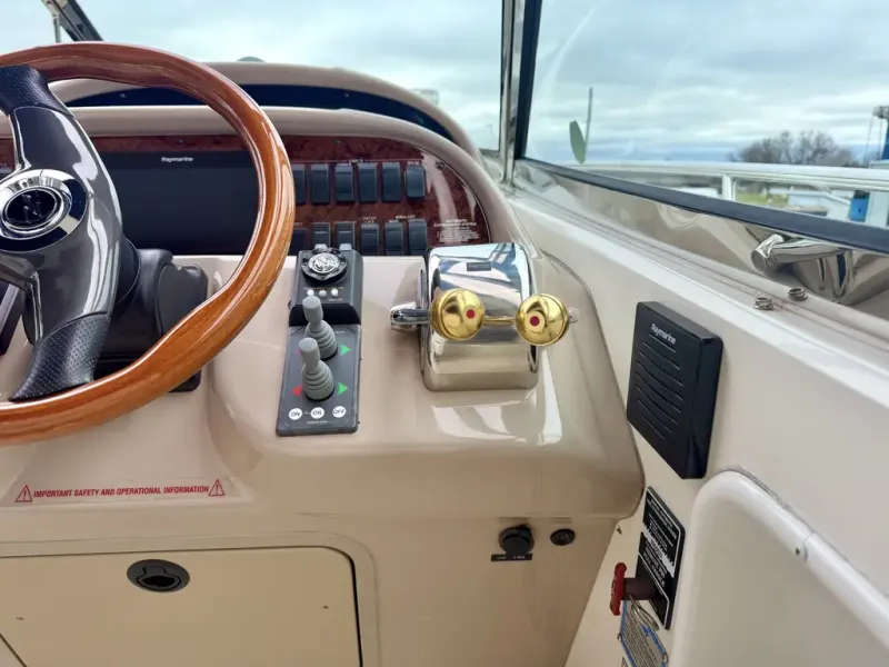 Slide: The Image of Sea Ray 360 SUNDANCER 2004 - 33