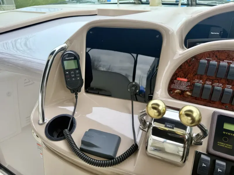 Slide: The Image of Sea Ray 360 SUNDANCER 2004 - 36
