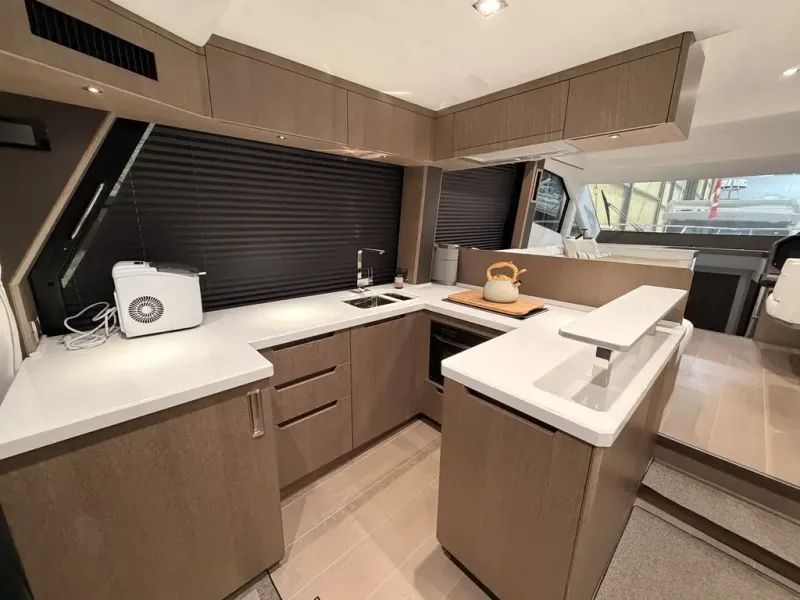 Slide: The Image of Galeon 500 FLY 2022 - 14