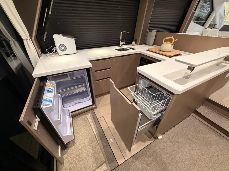 Slide: The Image of Galeon 500 FLY 2023 - 15