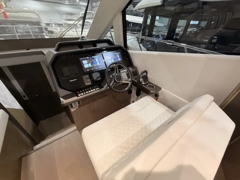 Slide: The Image of Galeon 500 FLY 2023 - 16