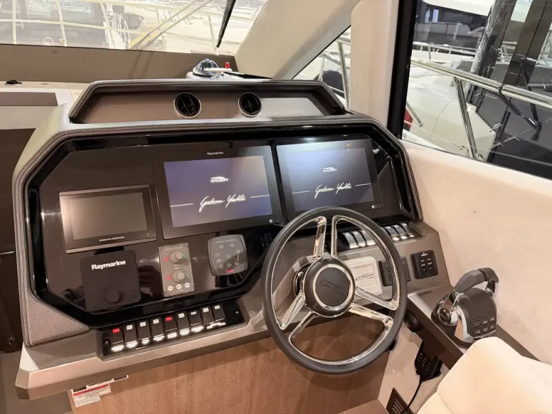 Slide: The Image of Galeon 500 FLY 2023 - 18