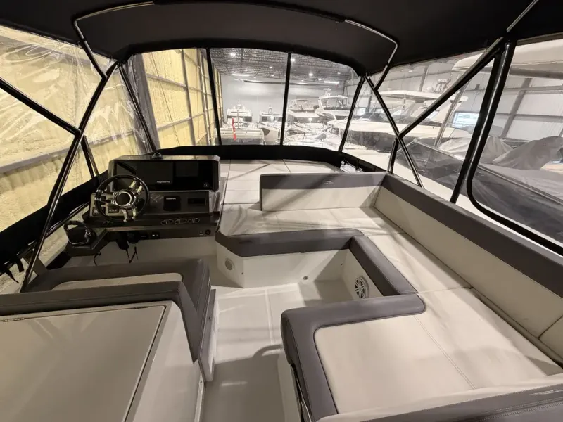 Slide: The Image of Galeon 500 FLY 2023 - 25