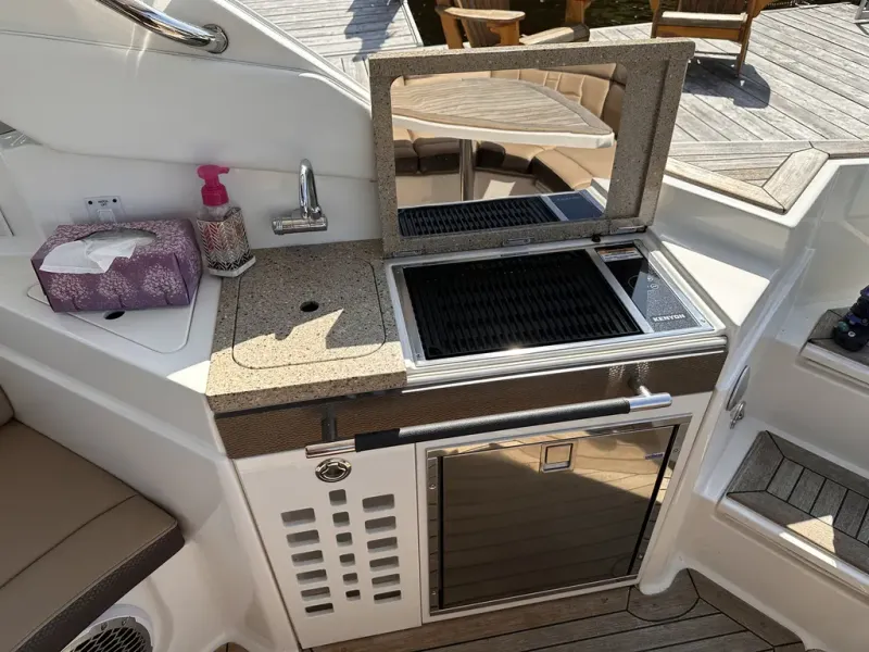 Slide: The Image of Sea Ray SLX 350 2016 - 13