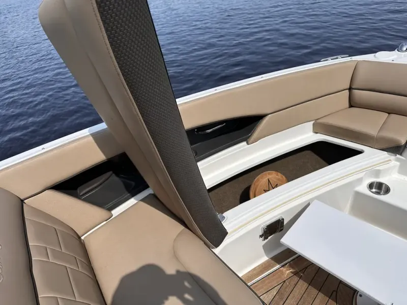 Slide: The Image of Sea Ray SLX 350 2016 - 15