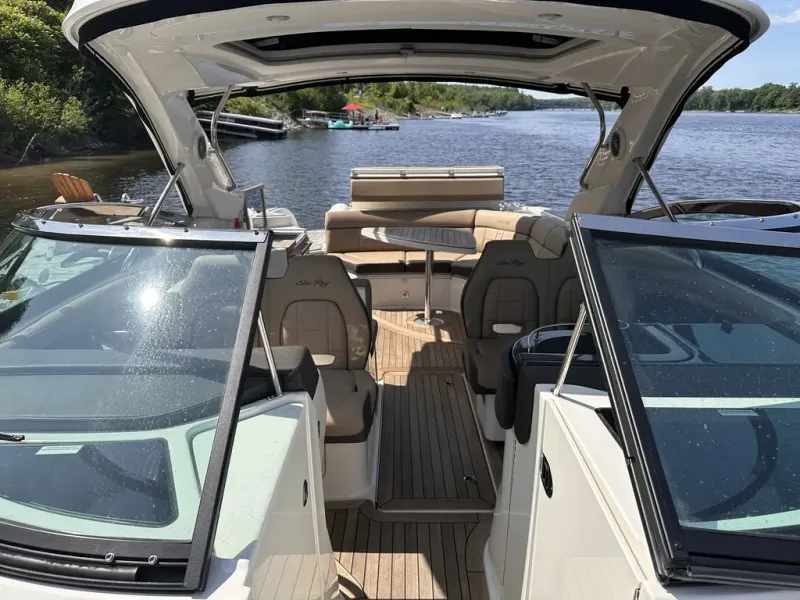 Slide: The Image of Sea Ray SLX 350 2016 - 5