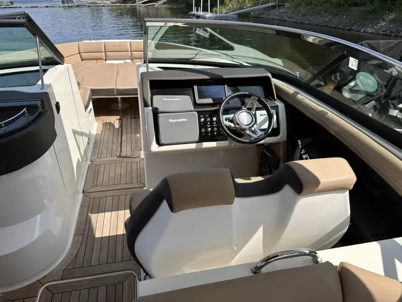 Slide: The Image of Sea Ray SLX 350 2016 - 6