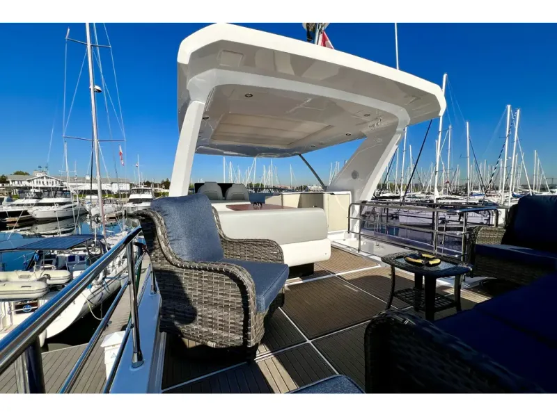 Slide: The Image of Azimut FLY 60 2024 - 10