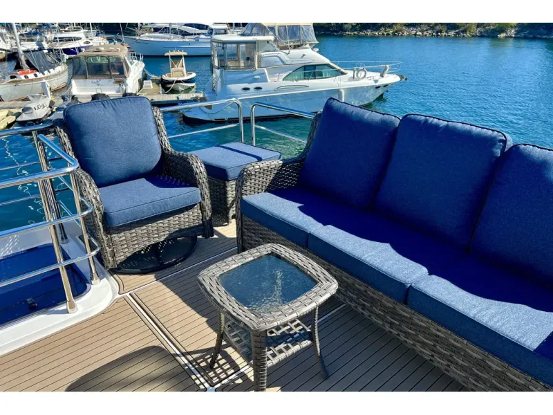 Slide: The Image of Azimut FLY 60 2024 - 12